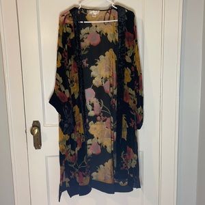 BLACK FLORAL KIMONO